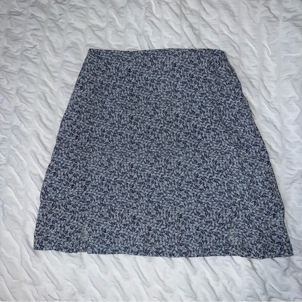 Brandy Melville floral blue skirt , fits like an xs